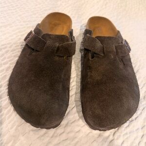 BIRKENSTOCKS sz 40 brown suede New